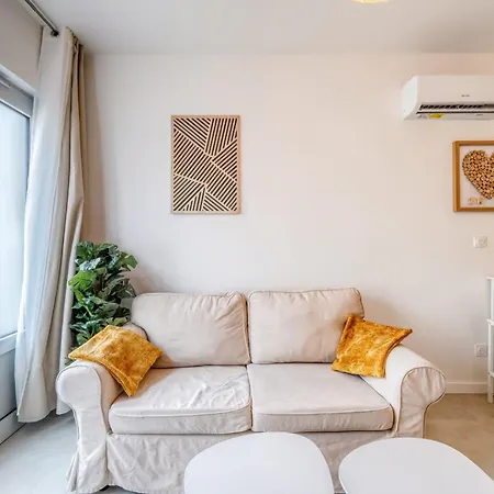 Romance And Brightness In The Heart Of * Bordeaux