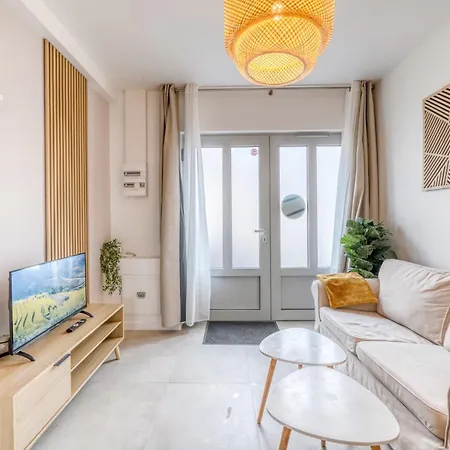 Romance And Brightness In The Heart Of Bordeaux