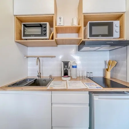 Romance And Brightness In The Heart Of Daire *