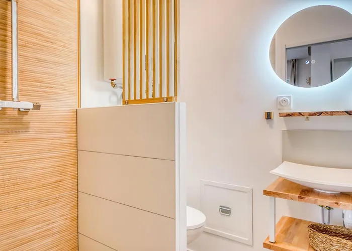 Romance And Brightness In The Heart Of Διαμέρισμα *